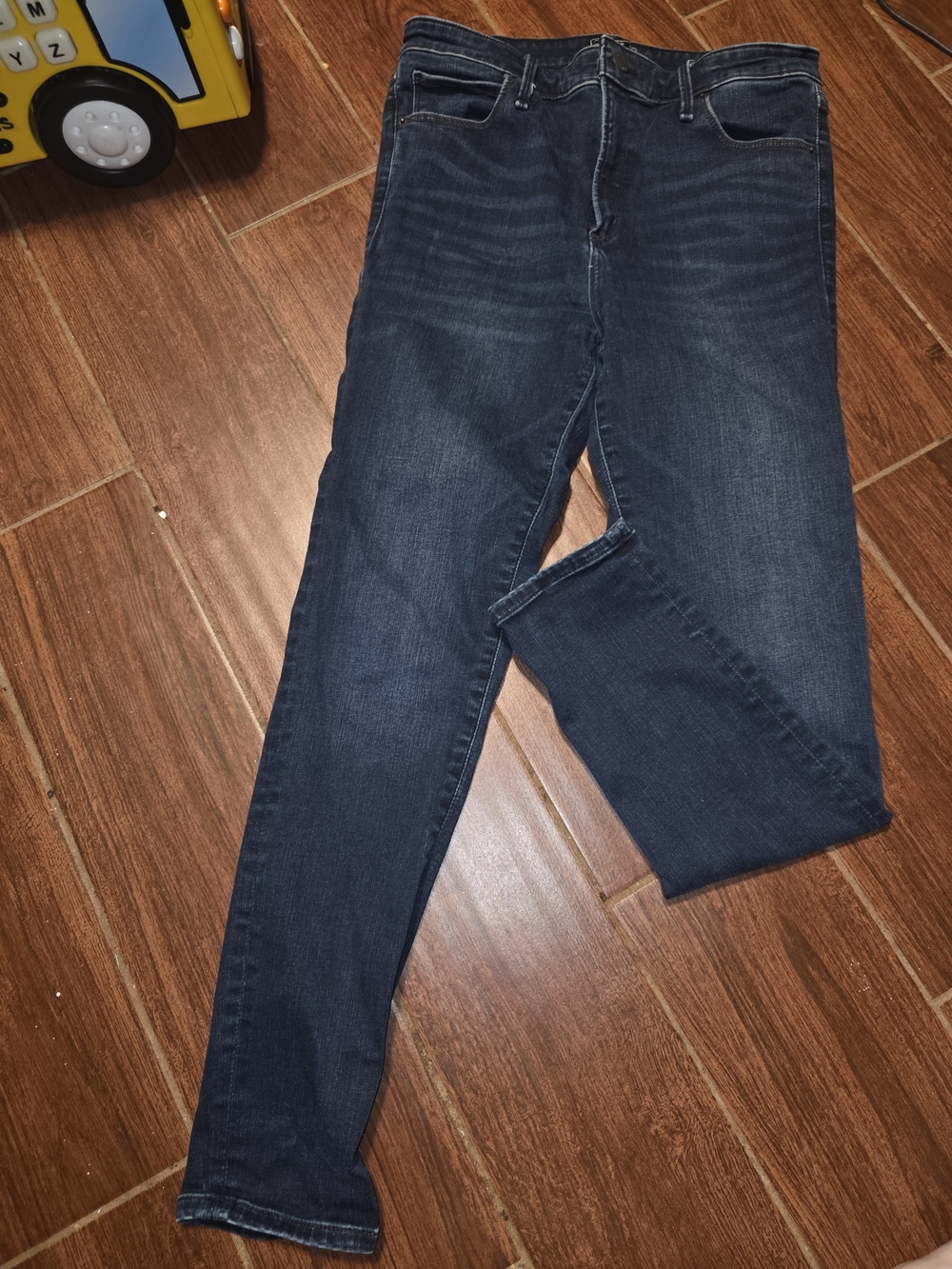 Abercrombie & Fitch Women’s Skinny Jeans in Dark Blue Wash